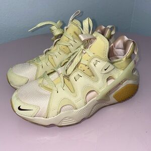 Nike Air Huarache Craft Sneakers in Sanddrift EUC Women’s Size 9.5